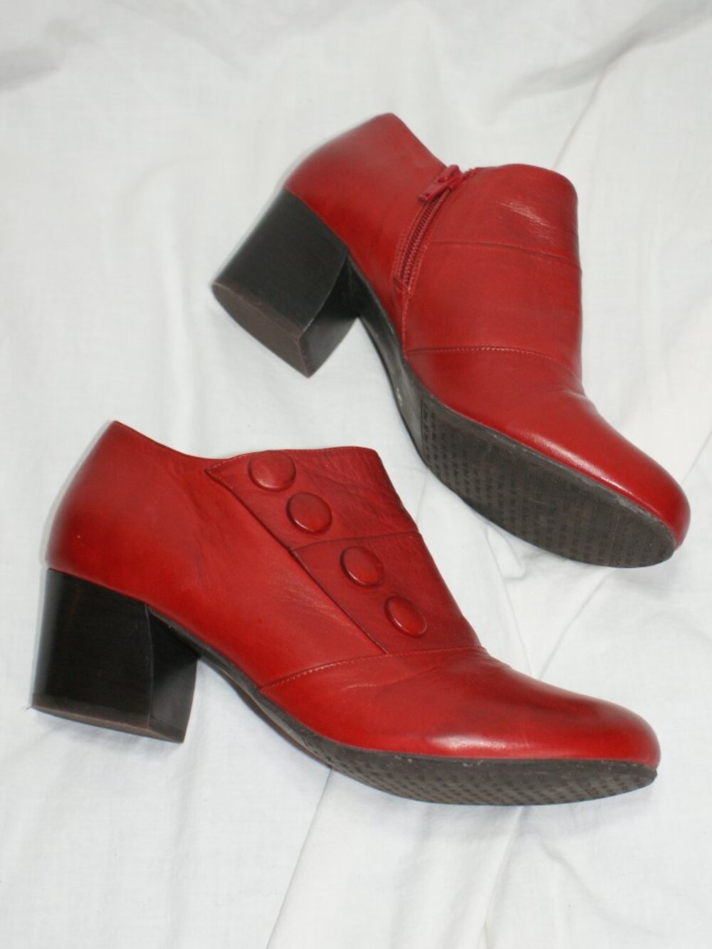 Miz Mooz Red Leather Button Shoe with Block Heel - Size 8 / 39 - BRAND NEW
